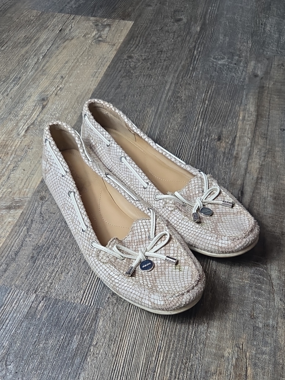 Geox Women's Beige Textured Moccasin Loafers with Bow Accent